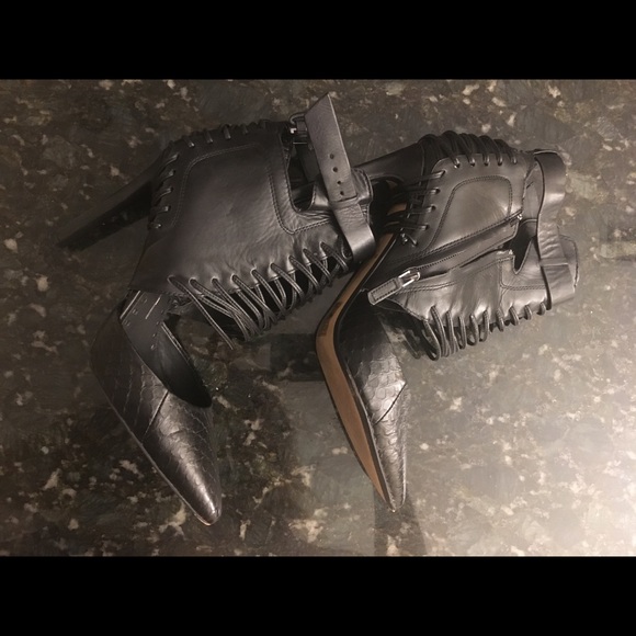 Size 9 heels - Picture 2 of 7